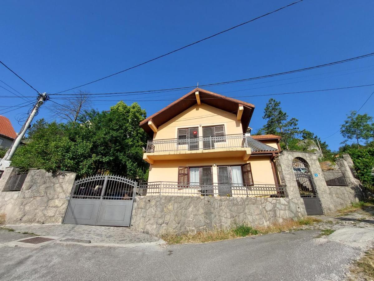 Holiday Home Milanovic Cetinje Exteriör bild